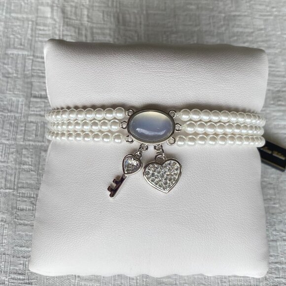 FAC Key to My Heart Triple Row Faux Pearl Bracelet - Picture 2 of 5